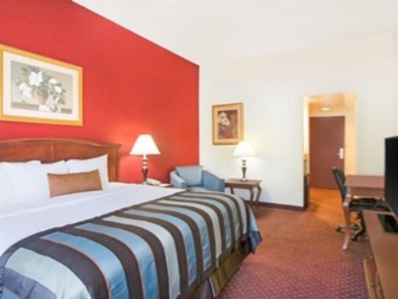 Hotel Express & - - I-65 By Ihg 3*