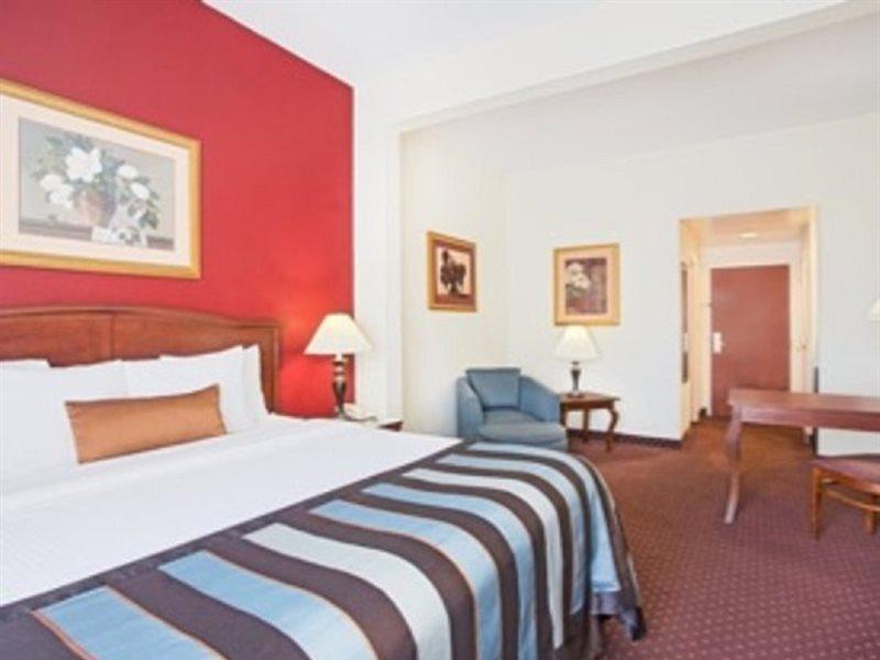 Express & - - I-65 By Ihg Hotel Mobile