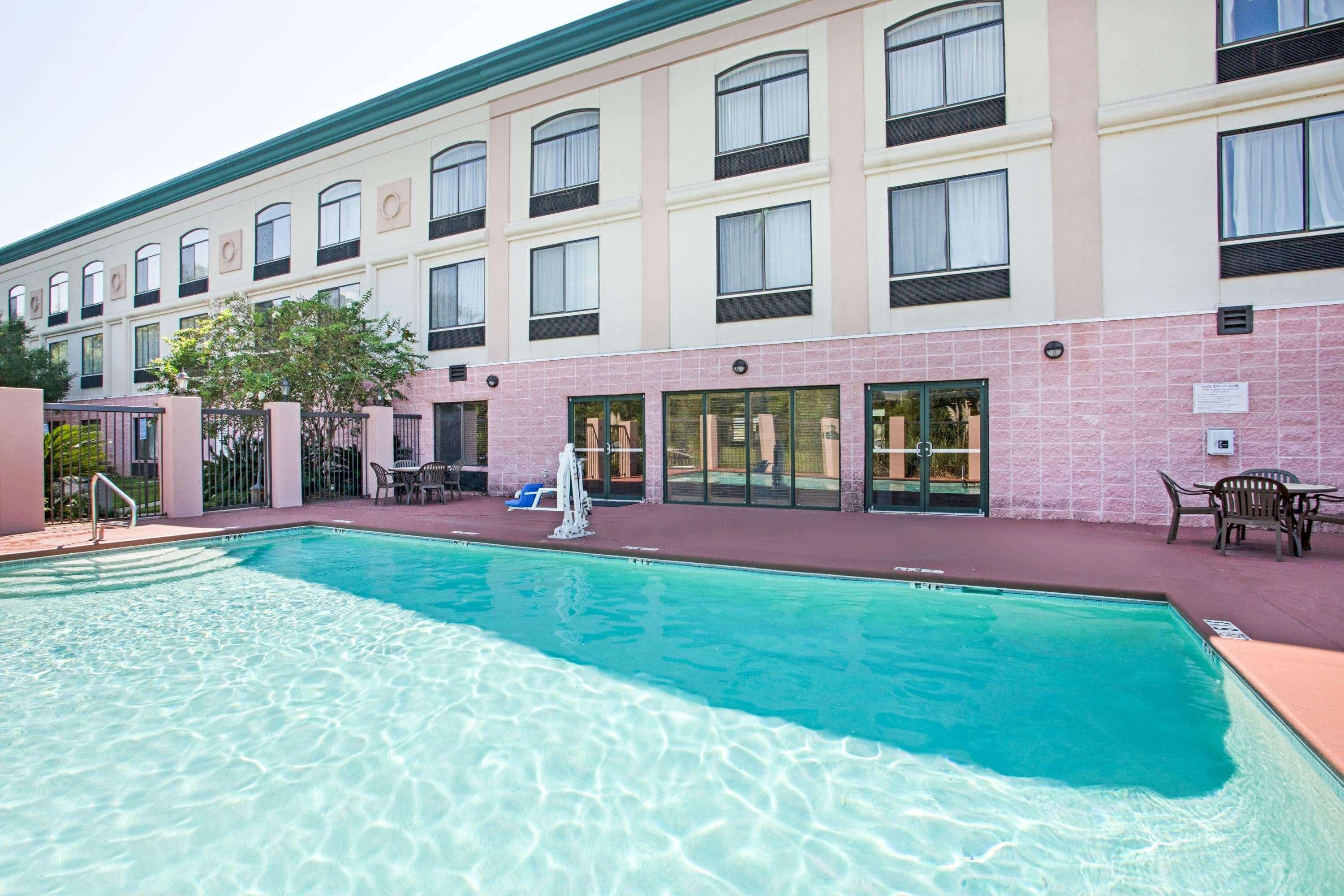 Hotel Express & - - I-65 By Ihg 3*