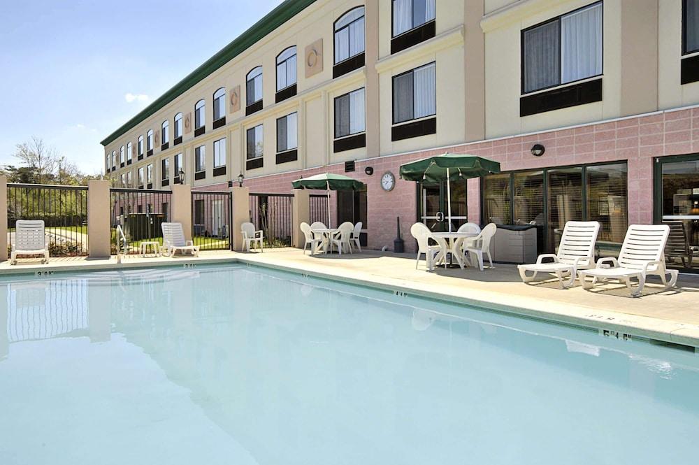 Hotel Express & - - I-65 By Ihg 3*